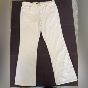 Women’s Chaps Ivory Corduroy Jeans Size 10Petite. Excellent condition Jeans.